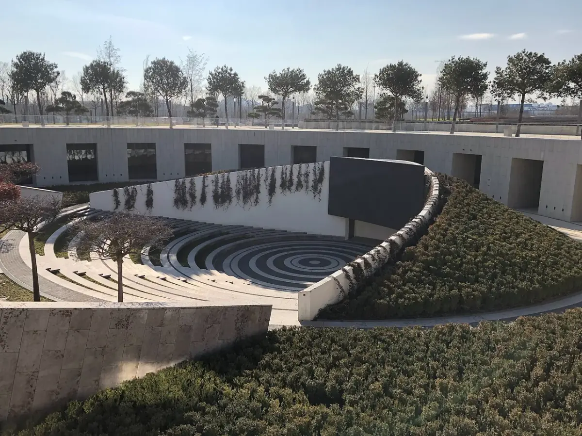 Амфитеатр и зелёные террасы парка Краснодар в Краснодаре